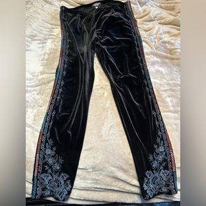 Johnny Was workshop size L velvet embroidered pants